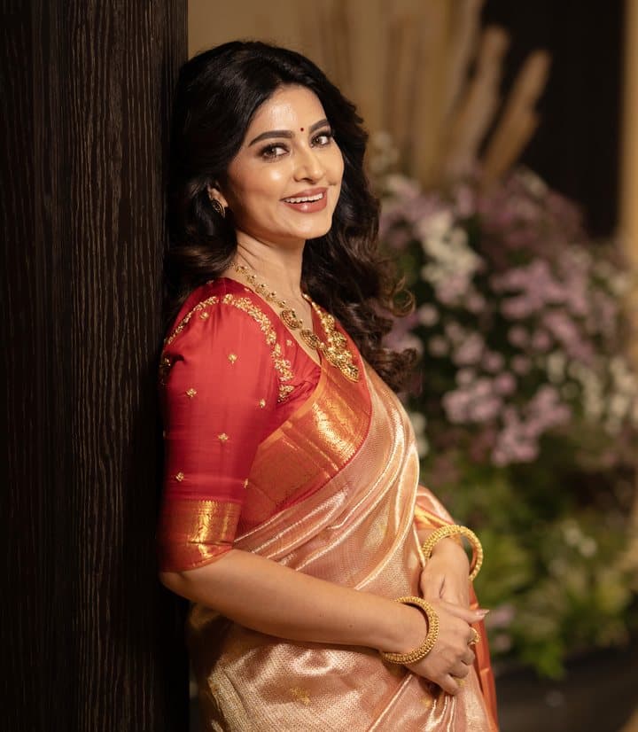 Model in a rose-gold Kanjivaram with a red zari blouse